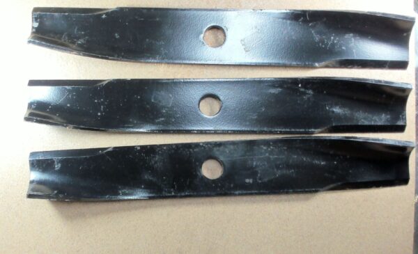 91-805 Oregon 3 Pack Mower Blades 13-7/8″ Compatible with Toro 106077