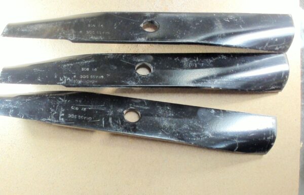 91-805 Oregon 3 Pack Mower Blades 13-7/8″ Compatible with Toro 106077